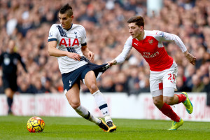 LONDON, ENGLAND - MARCH 05:  Erik Lamela of Tottenham Hotspur has his shorts pulled by Hector Bellerin of Arsenal during the Barclays Premier League match between Tottenham Hotspur and Arsenal at White Hart Lane on March 5, 2016 in London, England.  (Photo by Clive Rose/Getty Images)