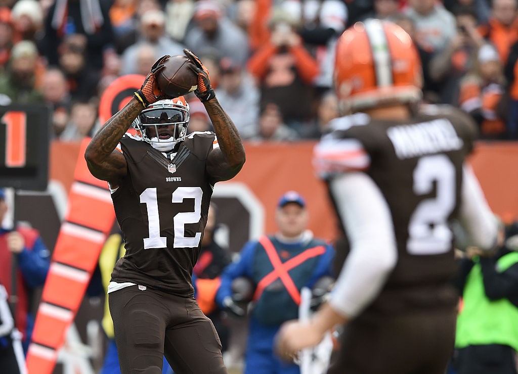 CLEVELAND, OH - DECEMBER 14:  Josh Gordon #12 makes a catch on a ball thrown by Johnny Manziel #2 of the Cleveland Browns during the second quarter against the Cincinnati Bengals at FirstEnergy Stadium on December 14, 2014 in Cleveland, Ohio.  (Photo by Jason Miller/Getty Images)