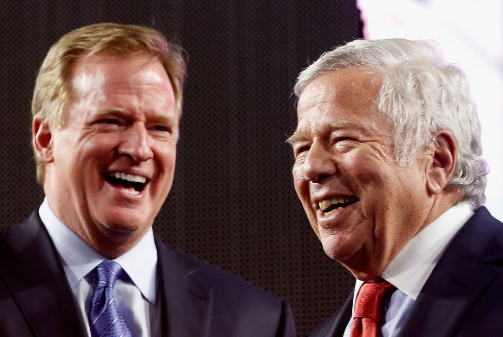 GLENDALE, AZ - FEBRUARY 01:  NFL Commissioner Roger Goodell and New England Patriots owner Robert Kraft on the podium following Super Bowl XLIX against the Seattle Seahawks at University of Phoenix Stadium on February 1, 2015 in Glendale, Arizona. The Patriots defeated the Seahawks 28-24.  (Photo by Christian Petersen/Getty Images)