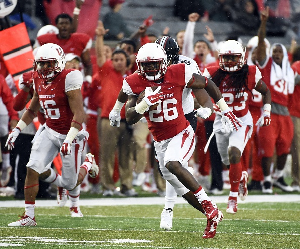 HOUSTON, TX - NOVEMBER 7: Brandon Wilson #26 of the Houston Cougars returns an interception for a 51-yard touchdown in the third quarter of a NCAA football game against the Cincinnati Bearcats at TDECU Stadium on November 7, 2015 in Houston, Texas. (Photo by Eric Christian Smith/Getty Images)