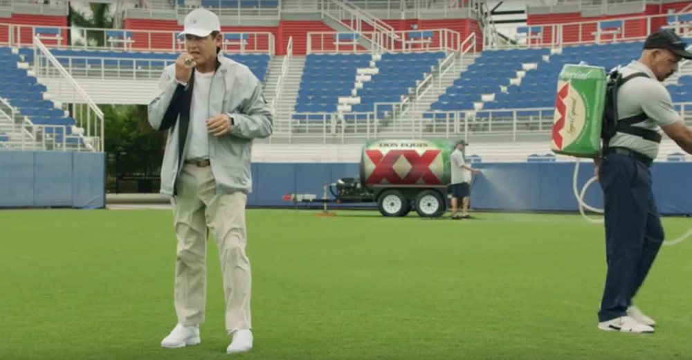 Les Miles doing a Dos Equis ad.