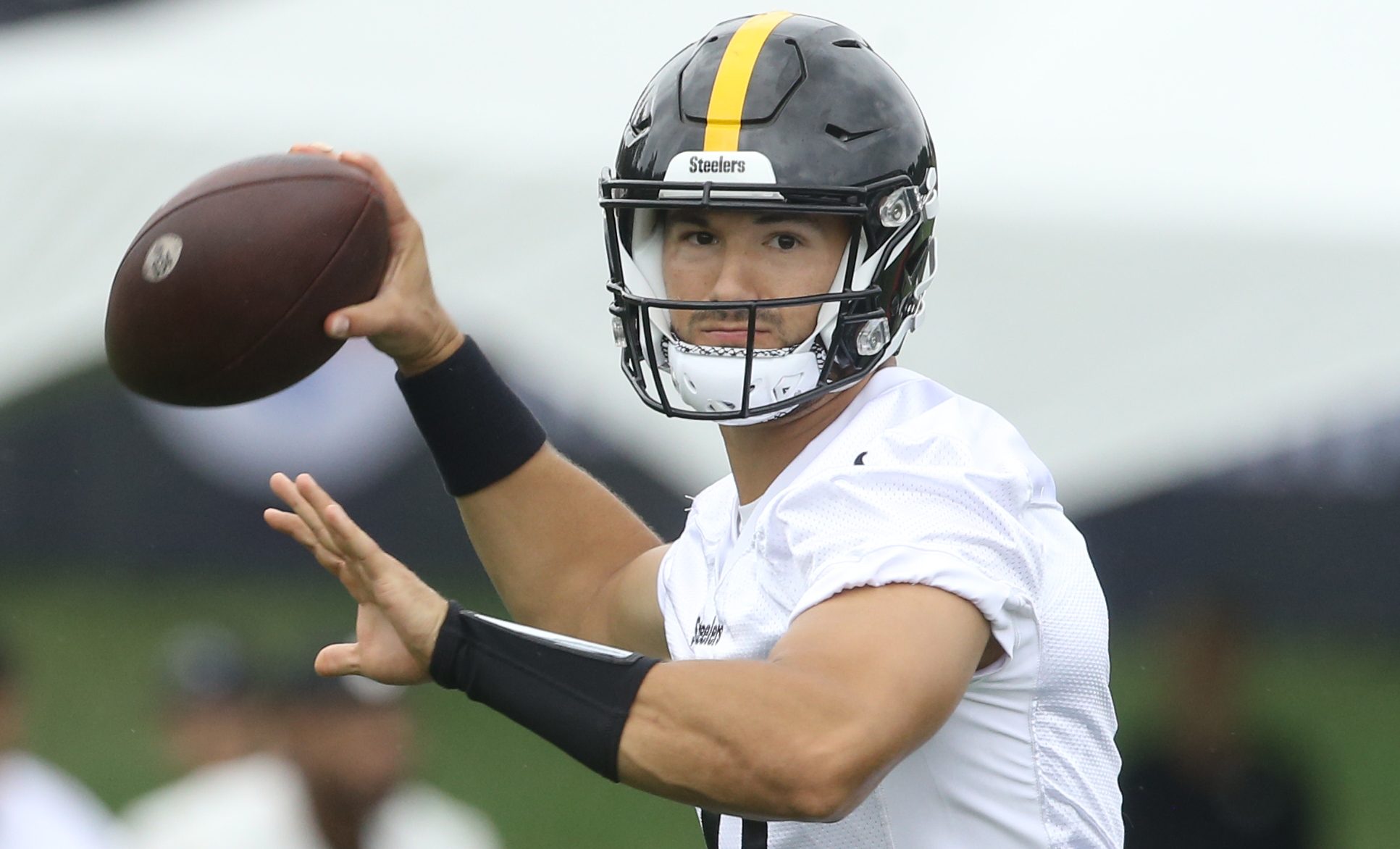 NFL world reacts to Pittsburgh Steelers shocking quarterback depth chart
