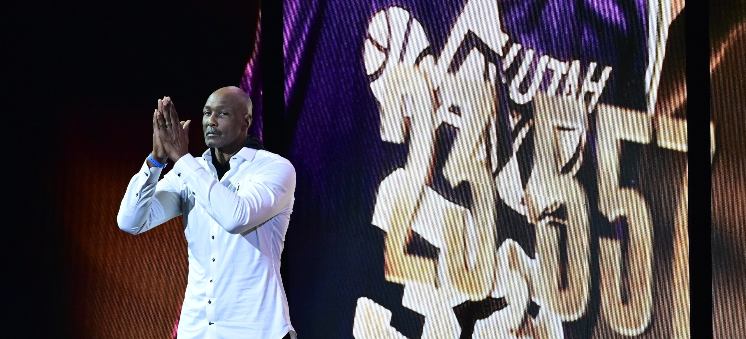 Former NBA player Karl Malone acknowledges the crowd