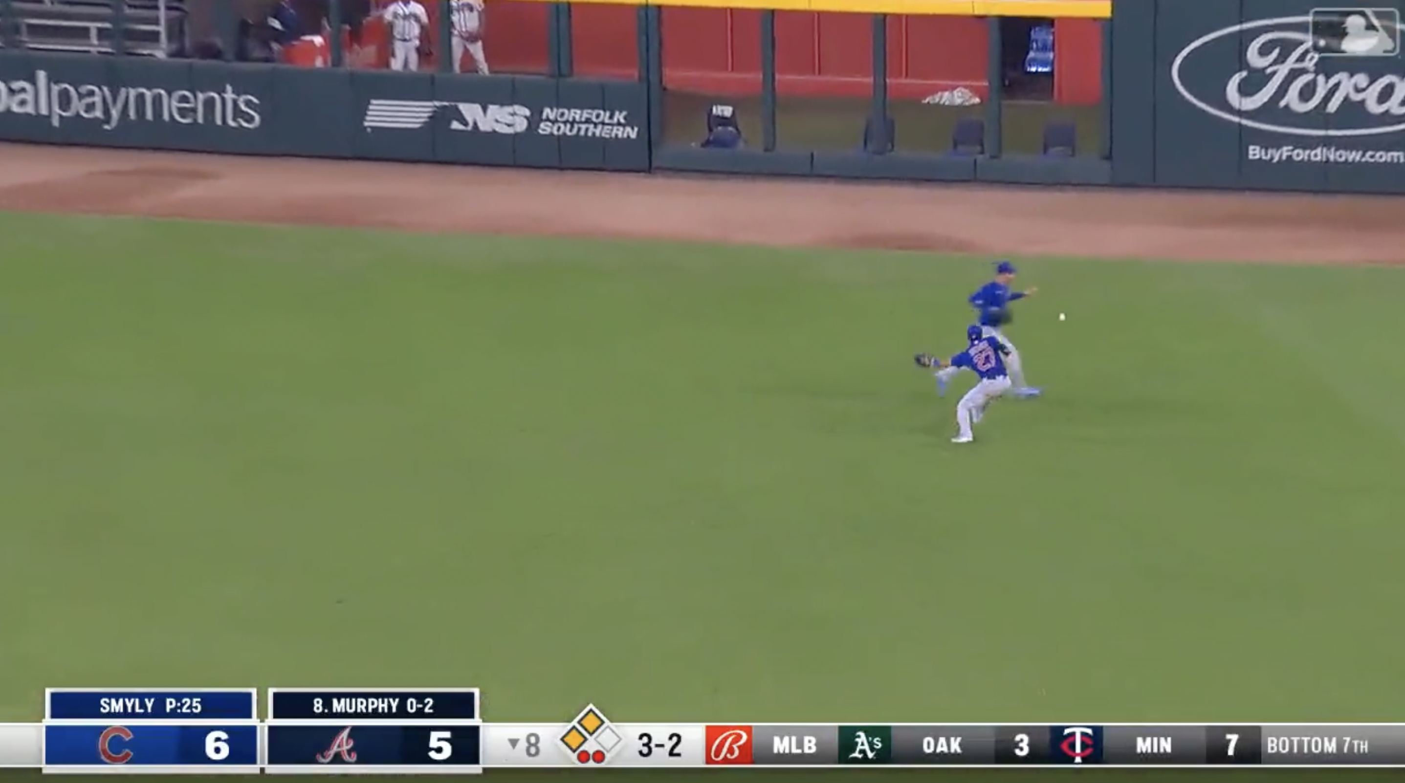 Cubs right fielder Seiya Suzuki makes a costly error against the Braves.