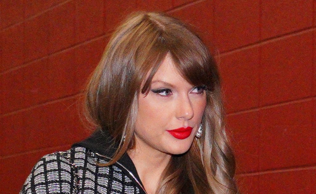 World reacts to Taylor Swift ‘terribly inappropriate’ outfit