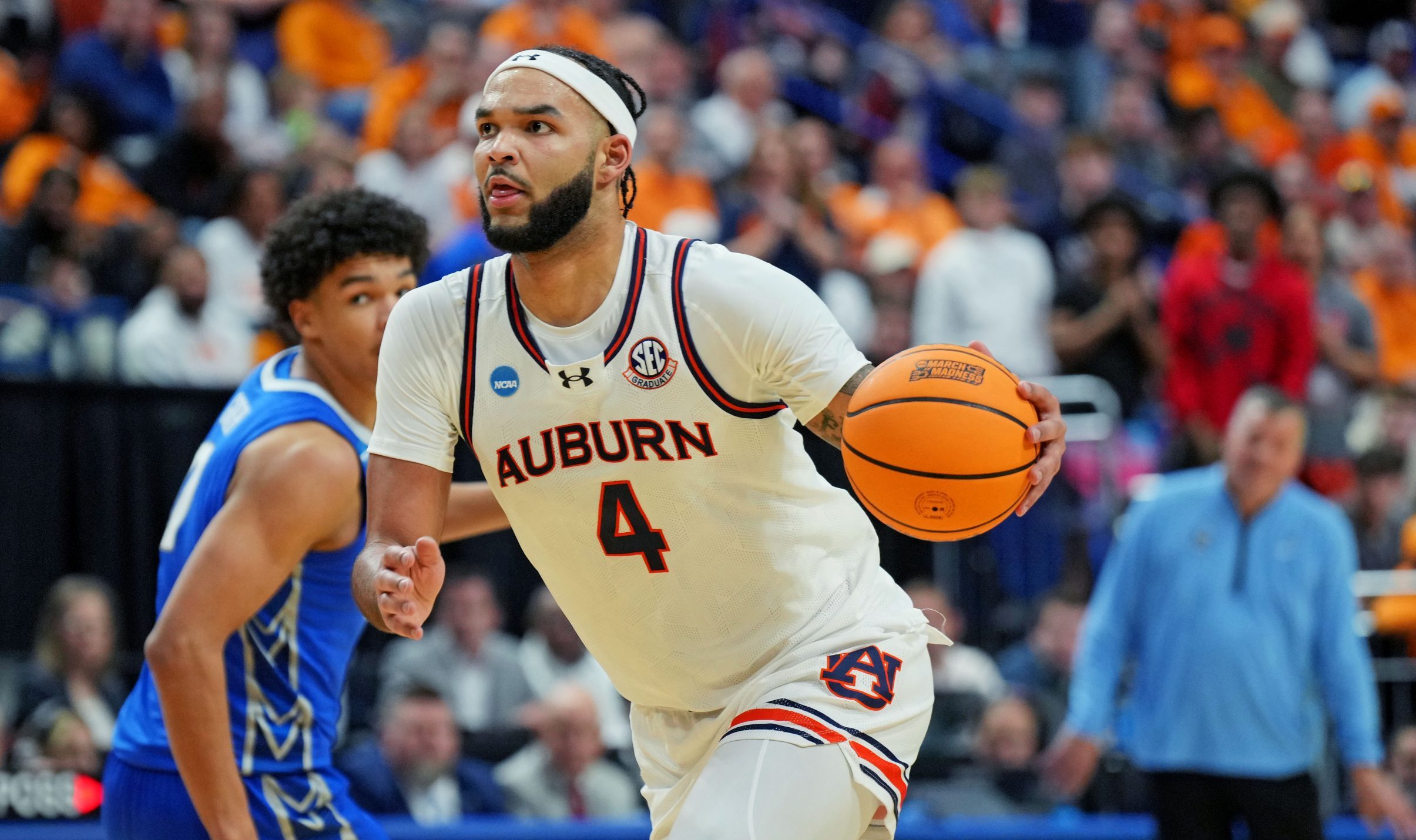Auburn Tigers star Johni Broome in the 2025 NCAA Tournament vs Creighton.