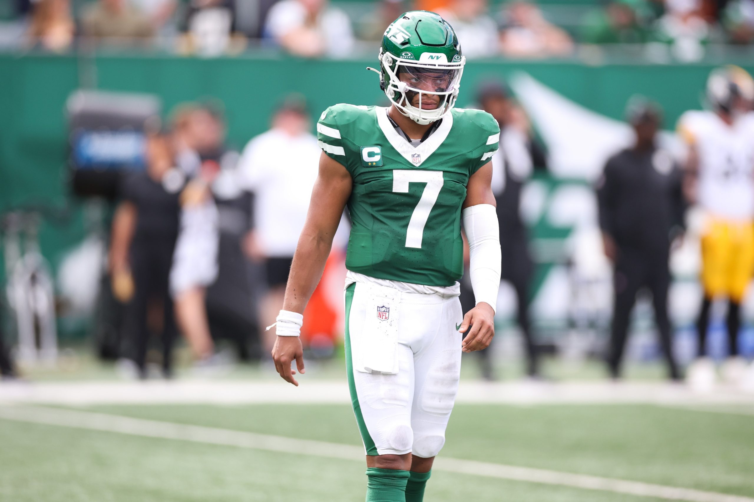 NFL world reacts to horrible Justin Fields news