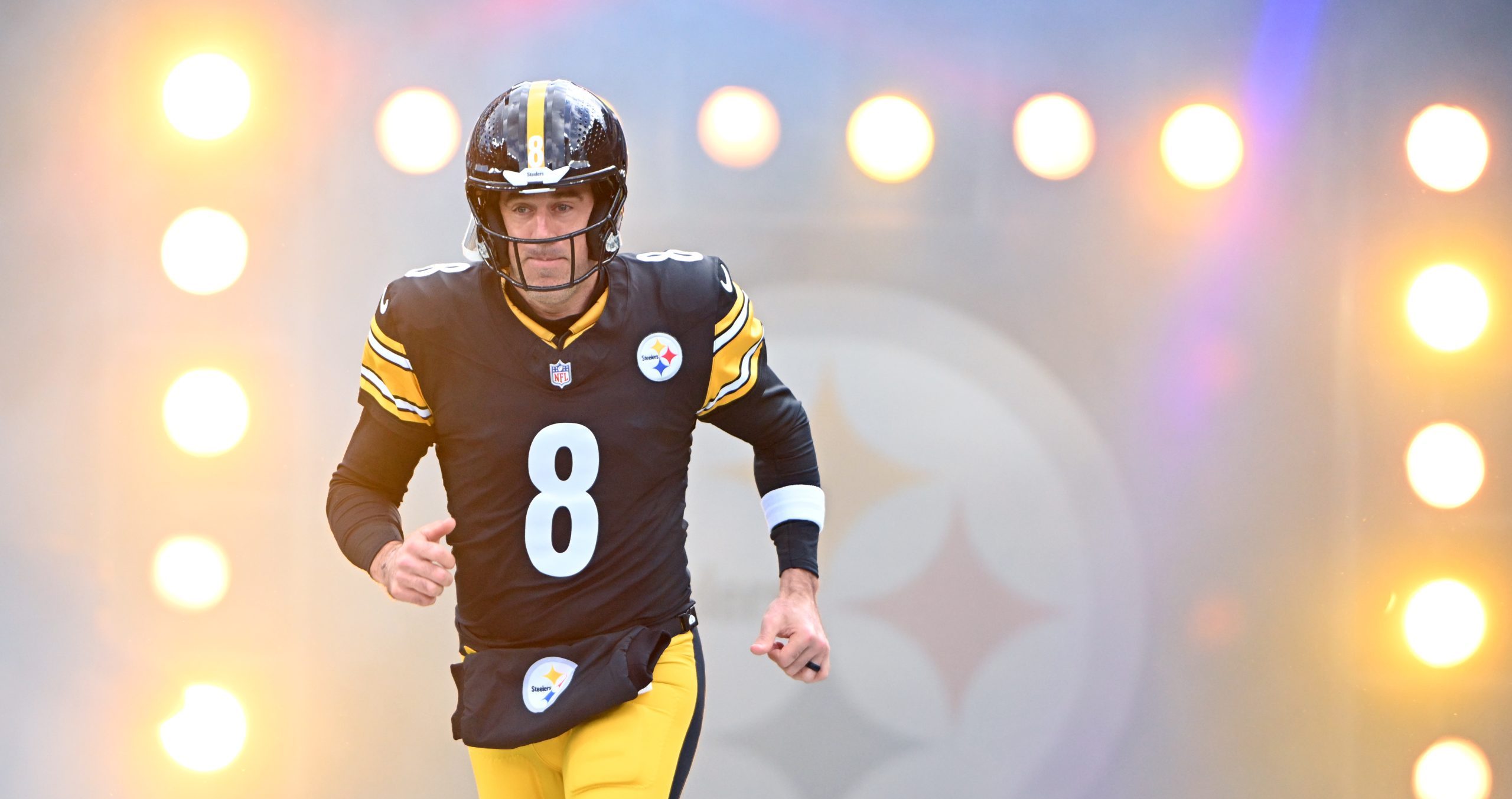 NFL world reacts to insane Aaron Rodgers decision news