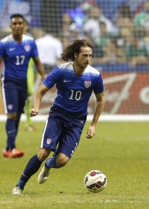 SAN ANTONIO, TX - APRIL 15: Mix Diskerud #10 of the United States advances the ball against Mexico during an international friendly match at the Alamodome on April 15, 2015 in San Antonio, Texas.  (Photo by Chris Covatta/Getty Images)