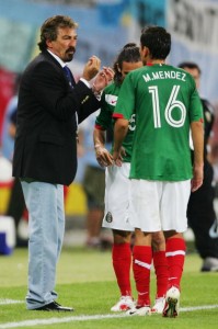 LEIPZIG, GERMANY - JUNE 24:  Manager of Mexico Ricardo La Volpe gives instructions to Jose Antonio Castro and Mario Mendez during the FIFA World Cup Germany 2006 Round of 16 match between Argentina and Mexico played at the Zentralstadion on June 24, 2006 in Leipzig, Germany.  (Photo by Alex Livesey/Getty Images)