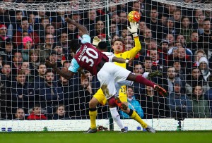 LONDON, ENGLAND - JANUARY 02: Michail Antonio of West Ham United scores his team's first goal during the Barclays Premier League match between West Ham United and Liverpool at Boleyn Ground on January 2, 2016 in London, England.  (Photo by Christopher Lee/Getty Images)