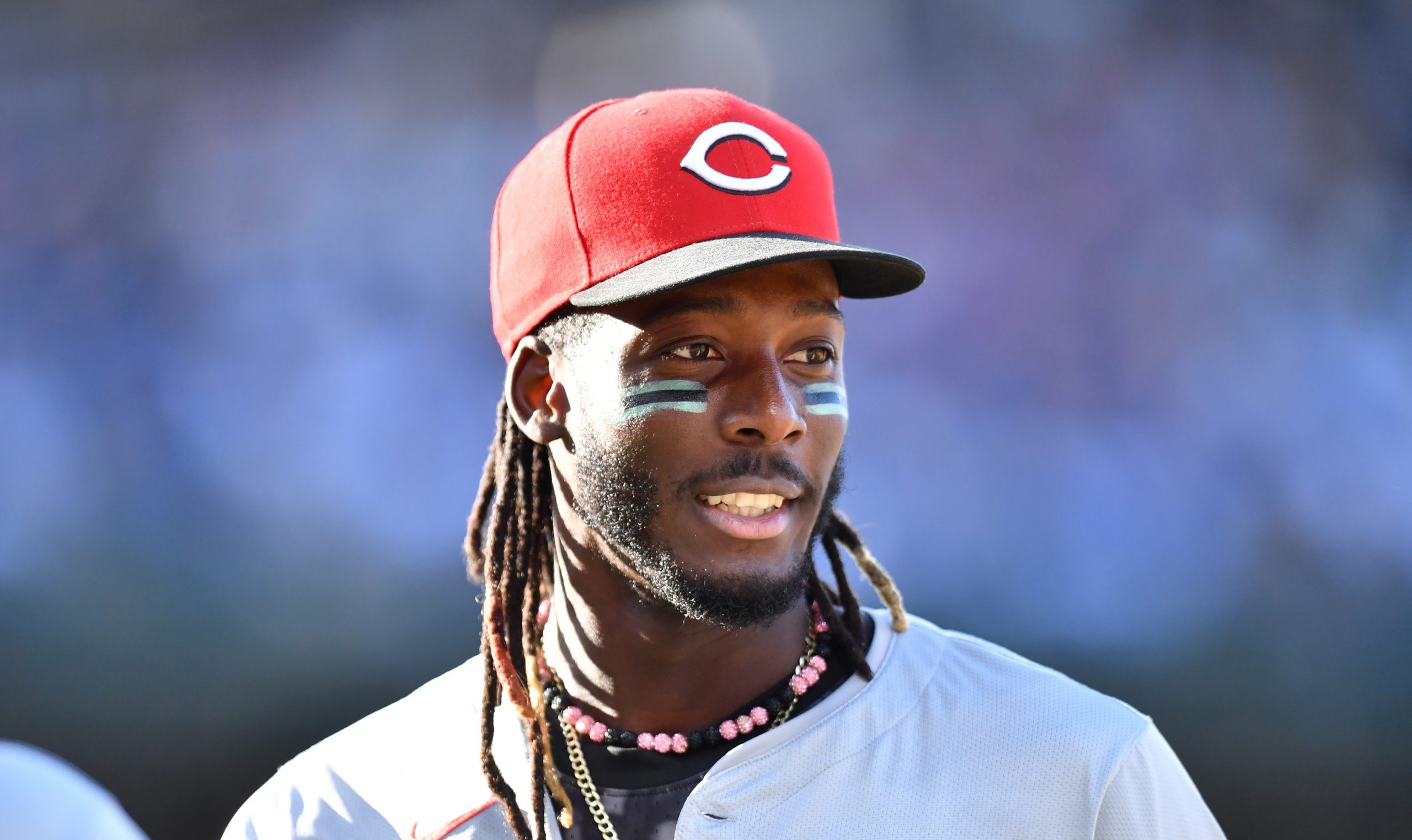 Cincinnati Reds star Elly De La Cruz on the field.