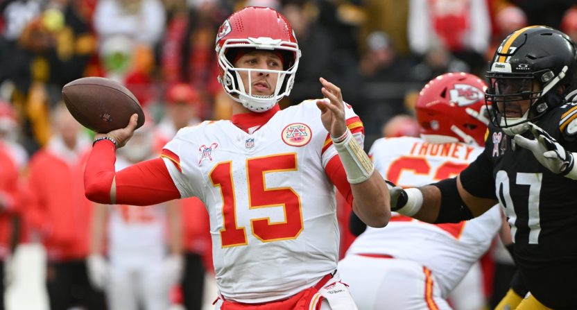 Kansas City Chiefs quarterback Patrick Mahomes throws a pass vs the Pittsburgh Steelers.