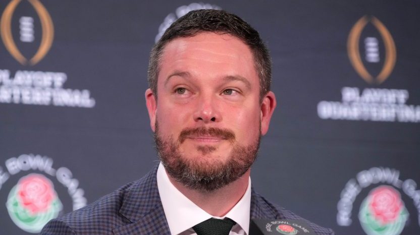 Oregon Ducks head coach Dan Lanning