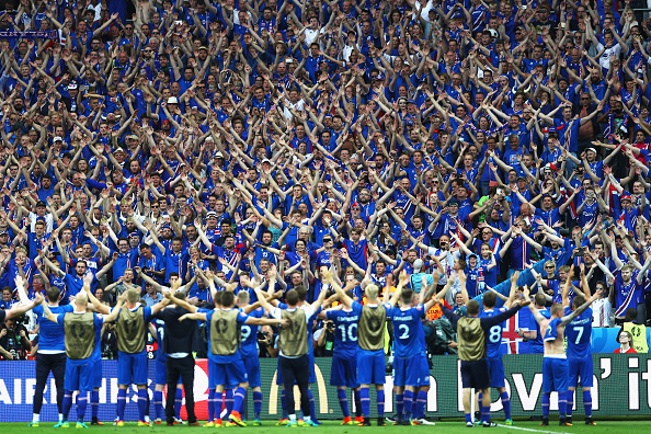 Watch Announcer Goes Crazy For Iceland S Last Minute Euro 16 Goal Over Austria