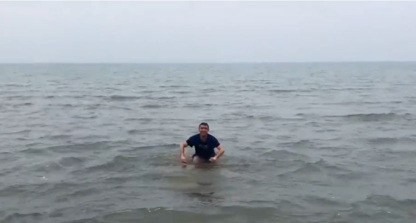 Cubs' blogger Michael Cerami lived up to his vow of jumping into Lake Michigan.