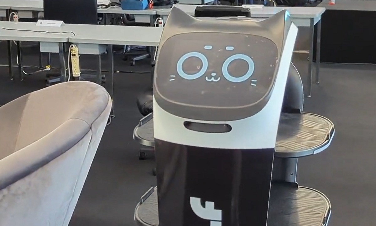 Is the LIV Golf media center robot cute or terrifying? An investigation