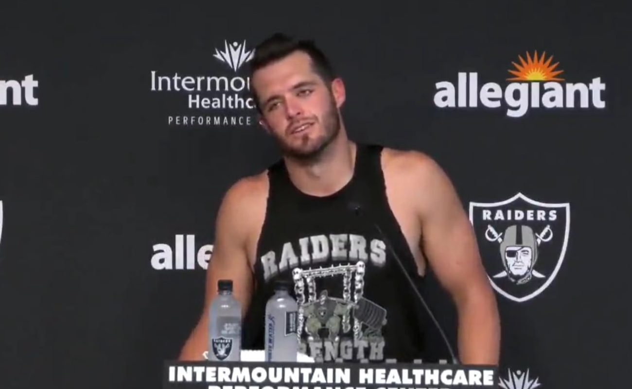 Derek Carr has testy exchange with reporter during press conference