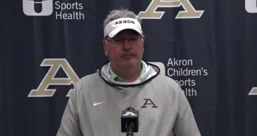 Akron HC Joe Moorhead answers a question on a Tennessee loss that didn't happen.