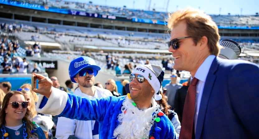 Dymond McDonald of Leesburg, Va. takes a selfie with Fox Sports commentator and former NFL player Greg Olsen