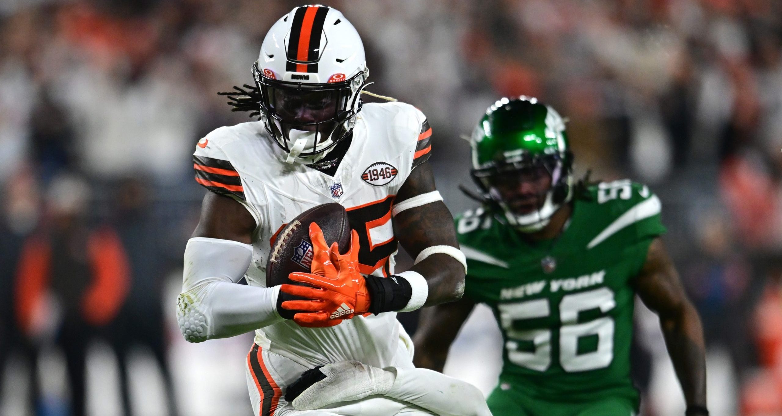 Dec 28, 2023; Cleveland, Ohio, USA; Cleveland Browns tight end David Njoku (85) runs with the ball after a catch while tackled by New York Jets safety Tony Adams (bottom) during the first half at Cleveland Browns Stadium. Mandatory Credit: Ken Blaze-USA TODAY Sports