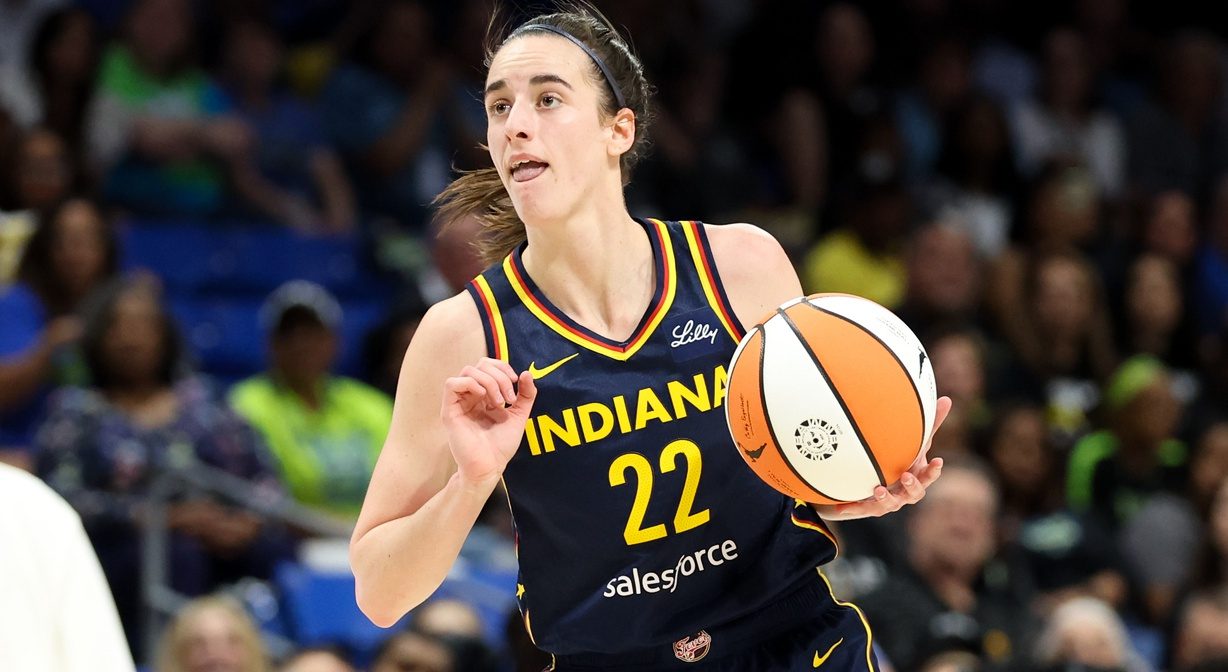 Indiana Fever guard Caitlin Clark (22) in action during the game against the Dallas Wings at College Park Center.