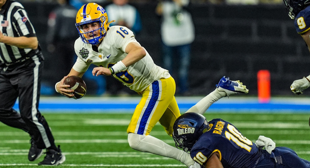 ESPN’s Dustin Fox delivered an amazing announcer jinx of Pitt QB David Lynch in the GameAbove Sports Bowl