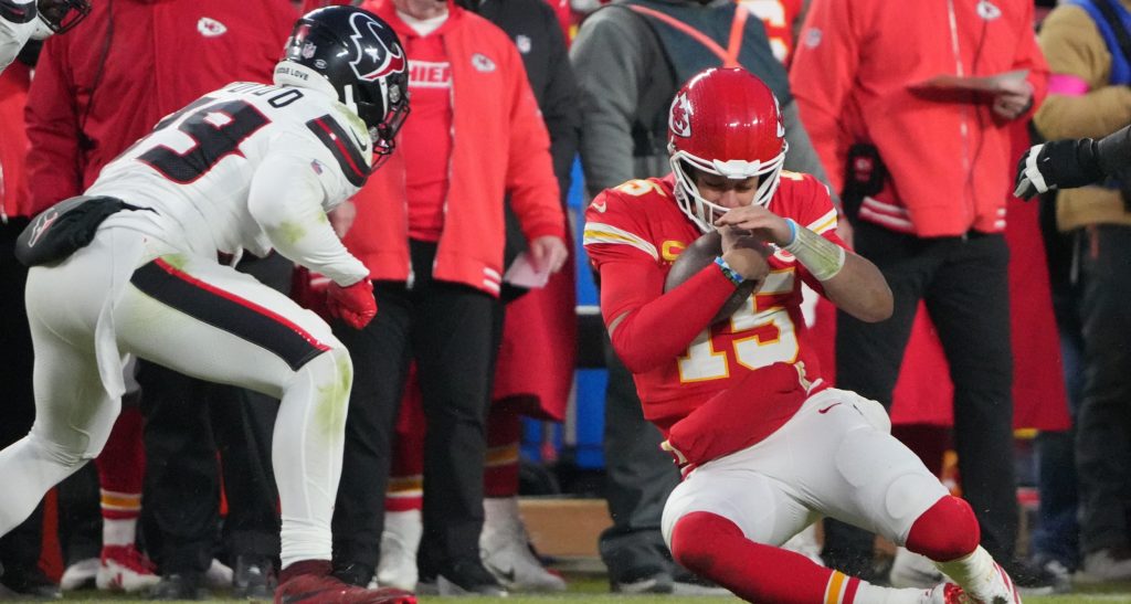 Adam Schefter blasted for framing potential rule change around Patrick Mahomes