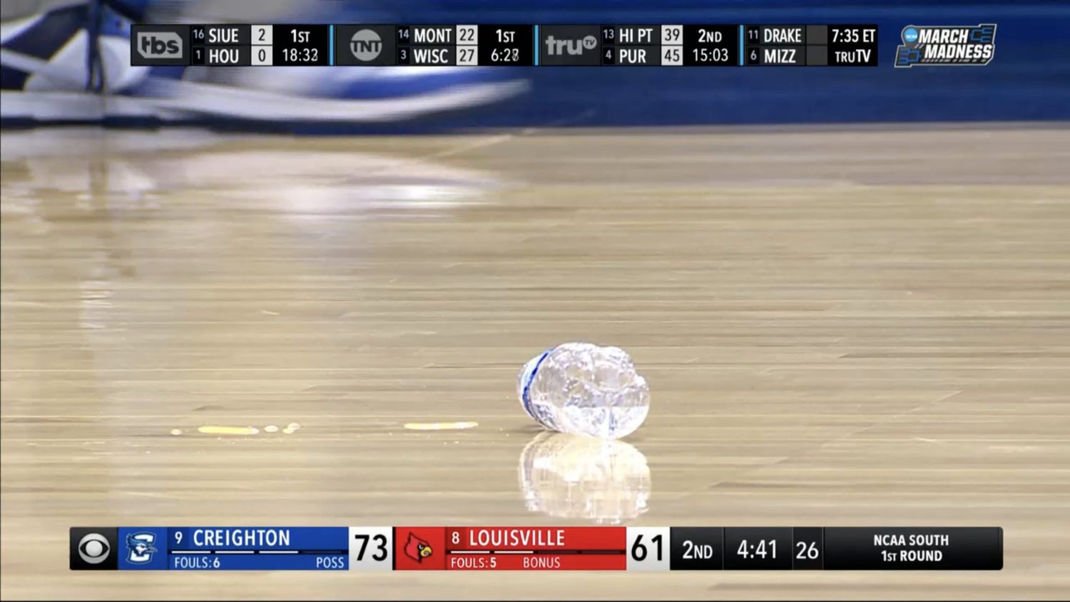 Brian Anderson and Jim Jackson react to NCAA Tournament game being stopped by water bottle