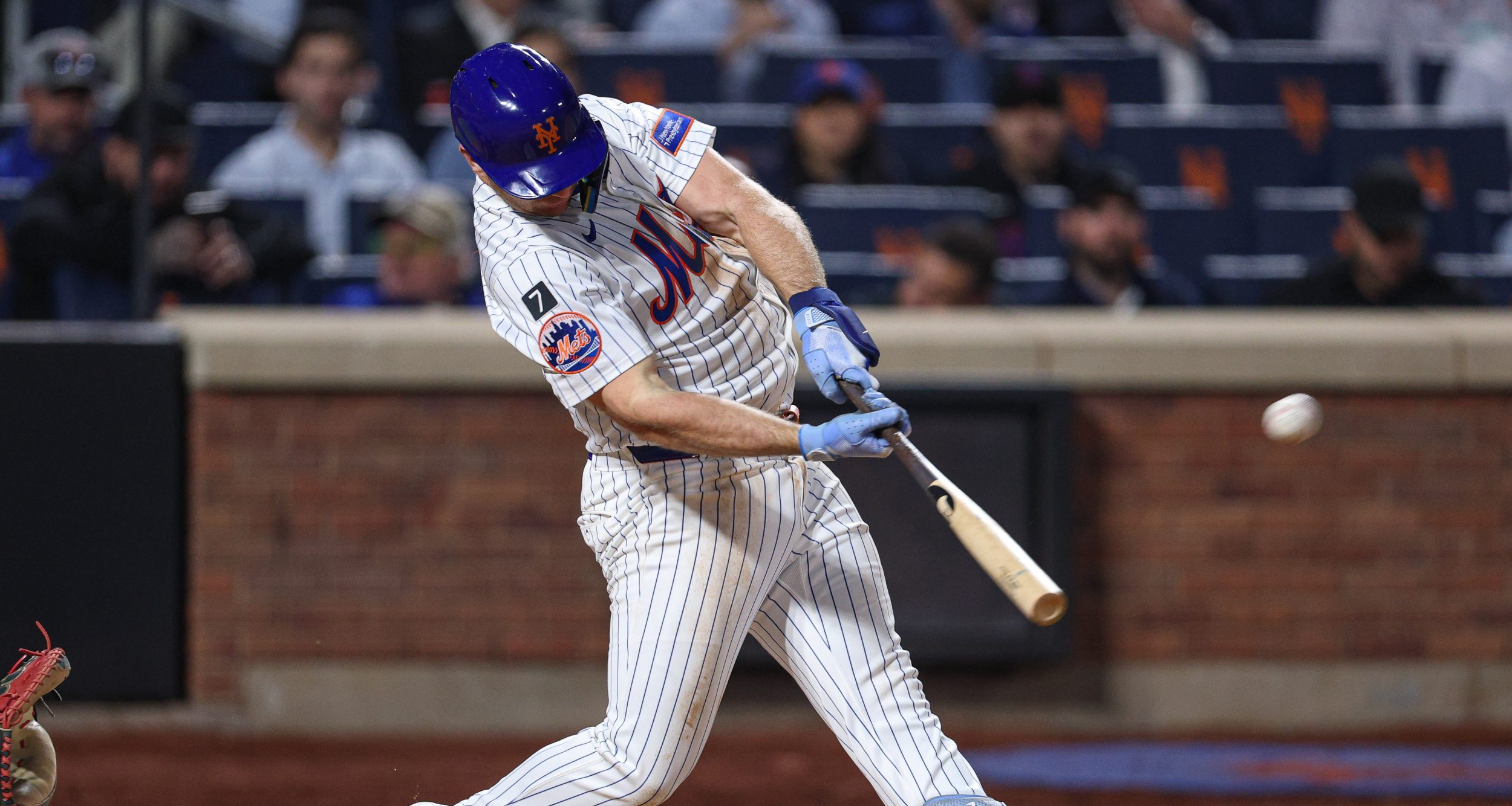 Apr 29, 2025; New York City, New York, USA; New York Mets first baseman Pete Alonso (20) hits a solo home run during the fourth inning against the Arizona Diamondbacks at Citi Field.