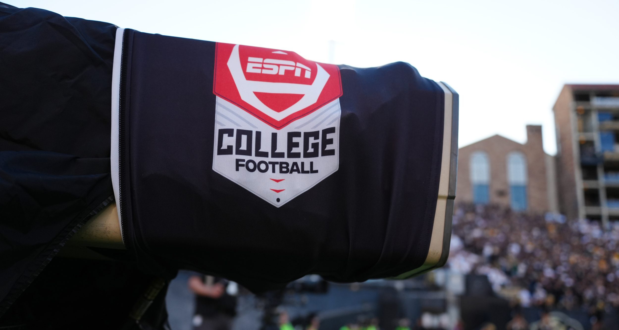 Grade the 2025 college football TV announcing teams