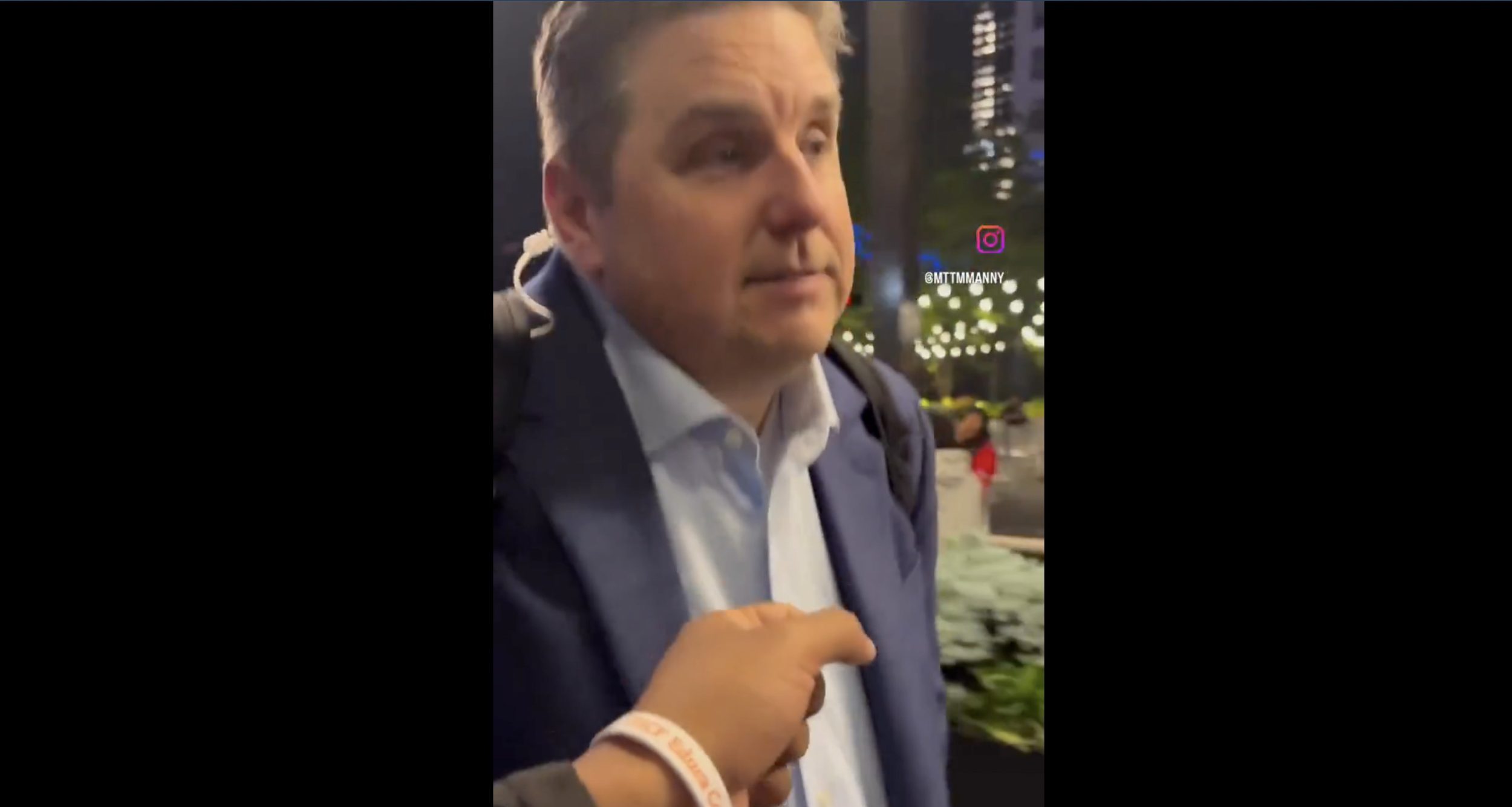 Knicks fan heckles Brian Windhorst