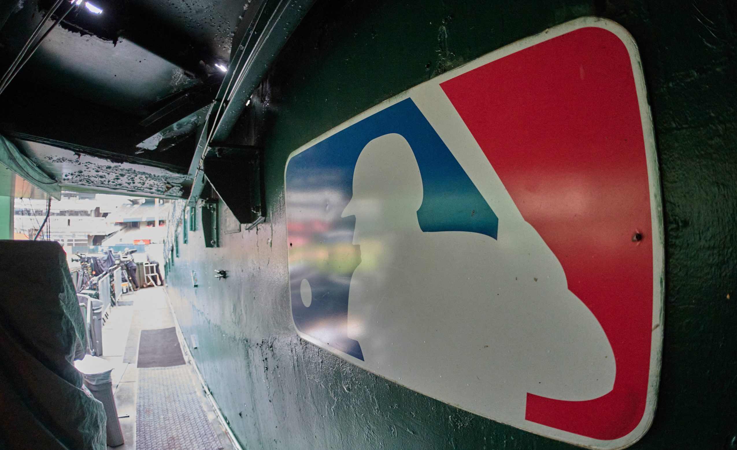 NBCUniversal reportedly making bid for ESPN’s MLB package, including 'Sunday Night Baseball'