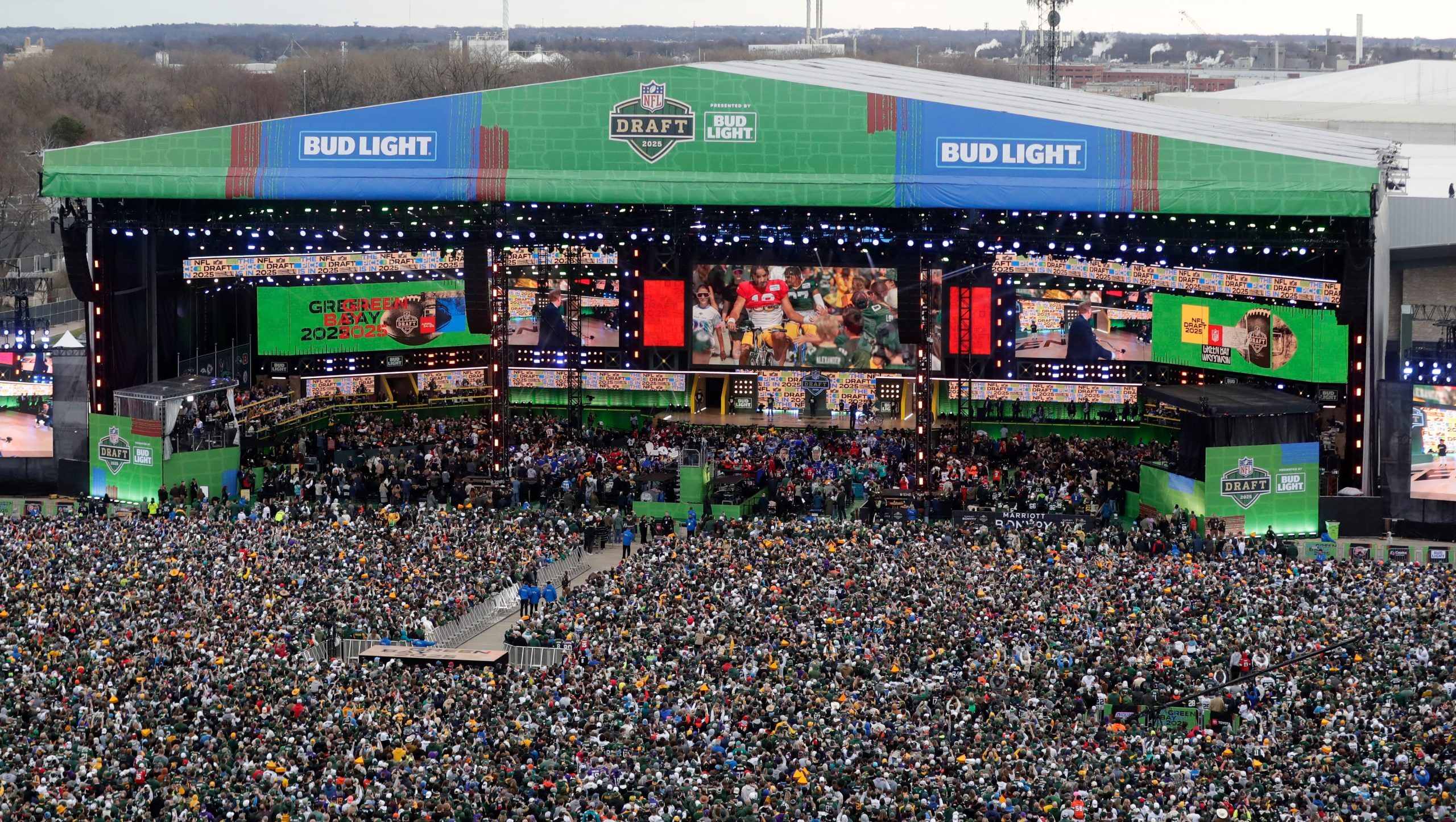 Peter King thinks the NFL Draft will disappear. Given how big the event has become, that seems very unlikely. Photo Credit: Sarah Kloepping/USA TODAY NETWORK-Wisconsin/USA TODAY NETWORK via Imagn Images