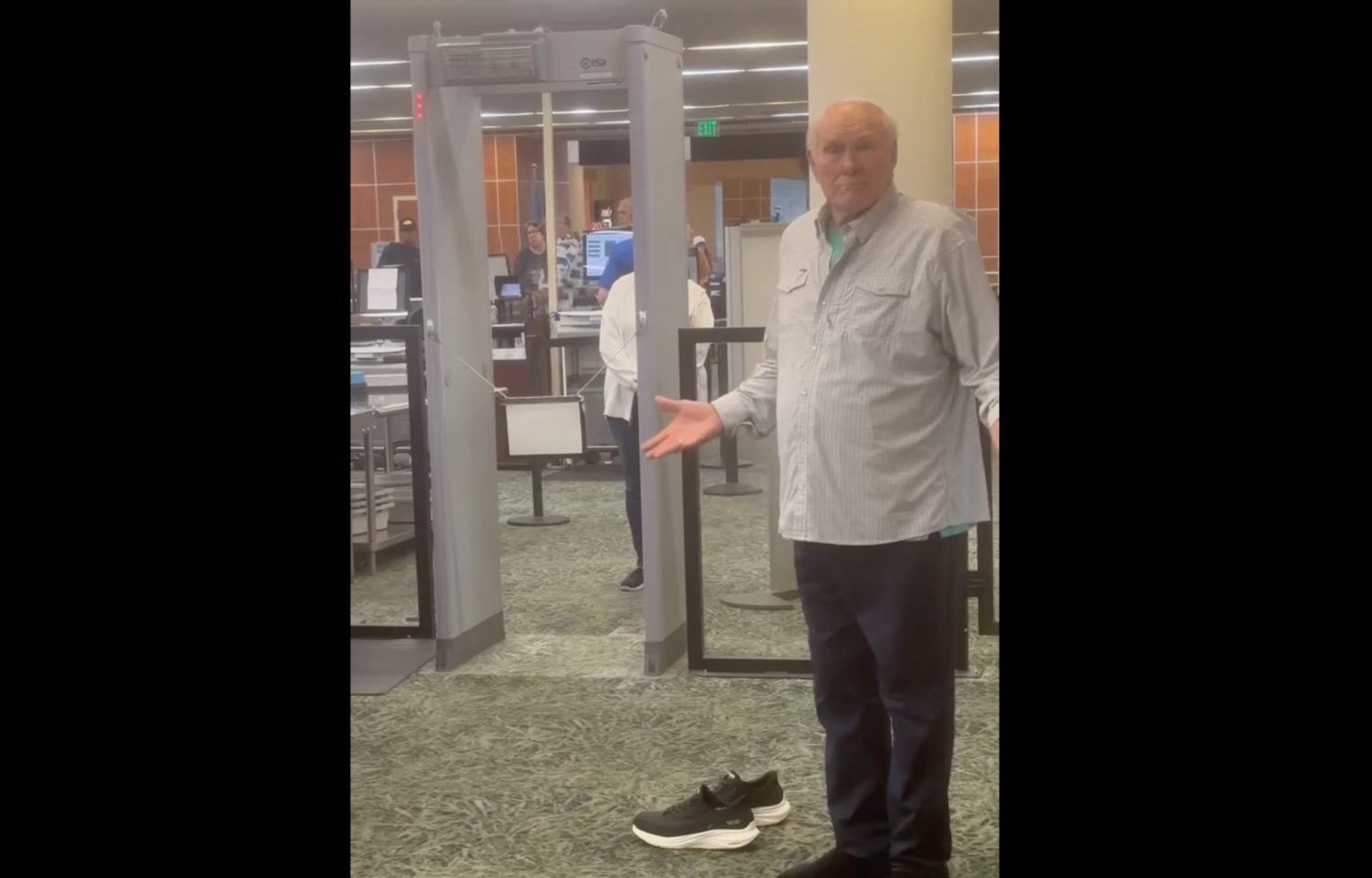 Terry Bradshaw at airport