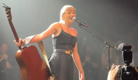 Taylor Swift performs "Shake it Off" at Tight End University