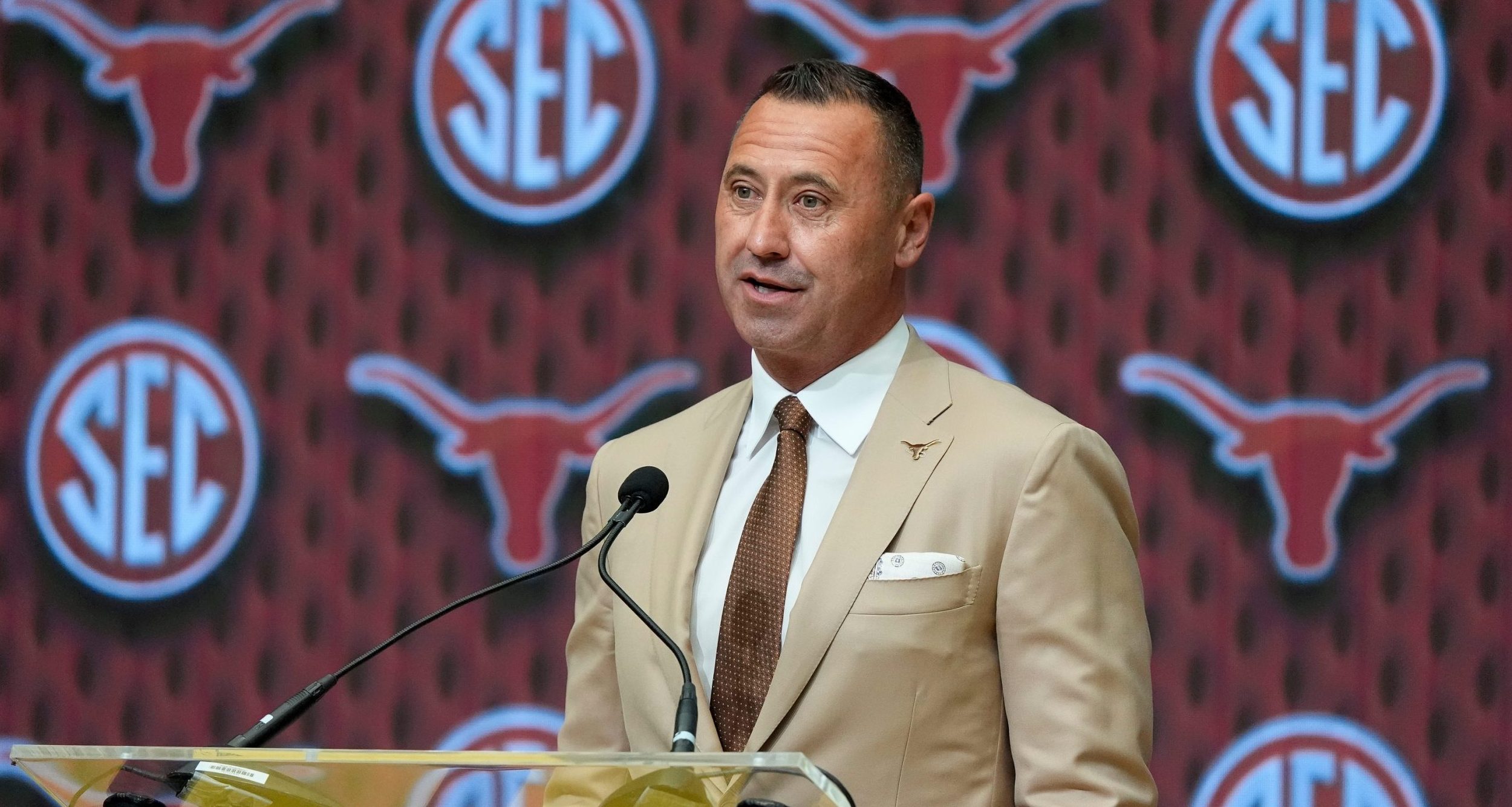 Texas head coach Steve Sarkisian