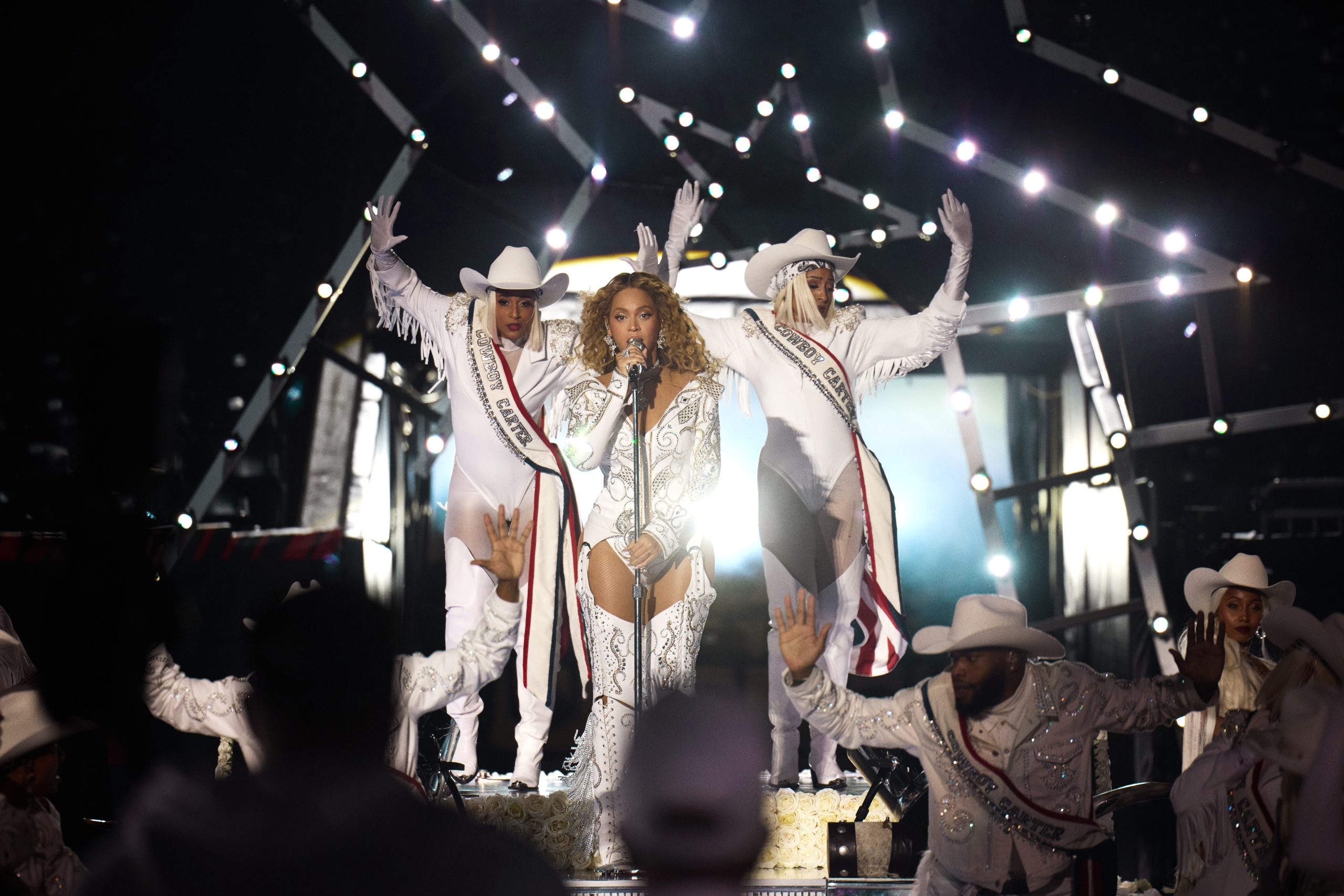 ec 25, 2024; Houston, Texas, USA; Musician Beyonce preforms during the half time show between the Baltimore Ravens and the Houston Texans at NRG Stadium. Mandatory Credit: Julian Dakdouk Parkwood Entertainment via Imagn Images