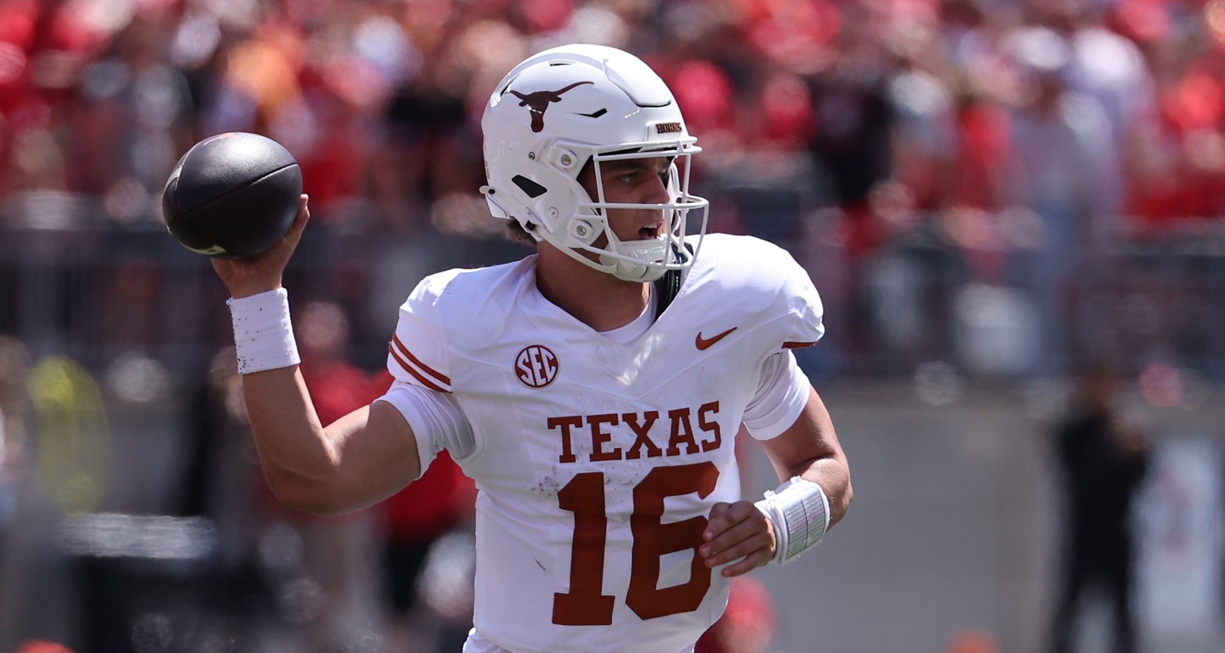 Texas quarterback Arch Manning faces the Ohio State Buckeyes at Ohio Stadium in Week 1 of the 2025 college football season. Credit: Joseph Maiorana-Imagn Images