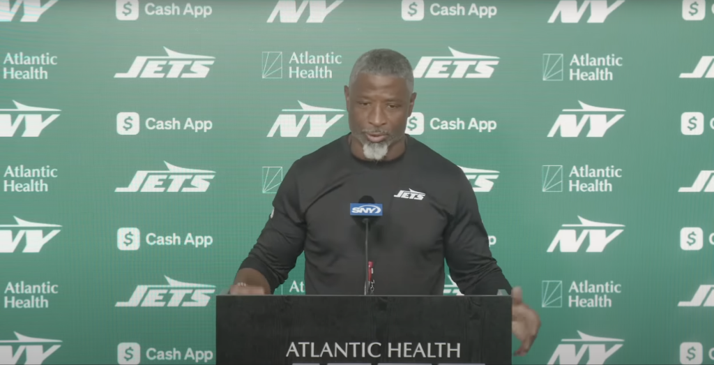 Aaron Glenn refuses to answer reporter’s question about Aaron Rodgers