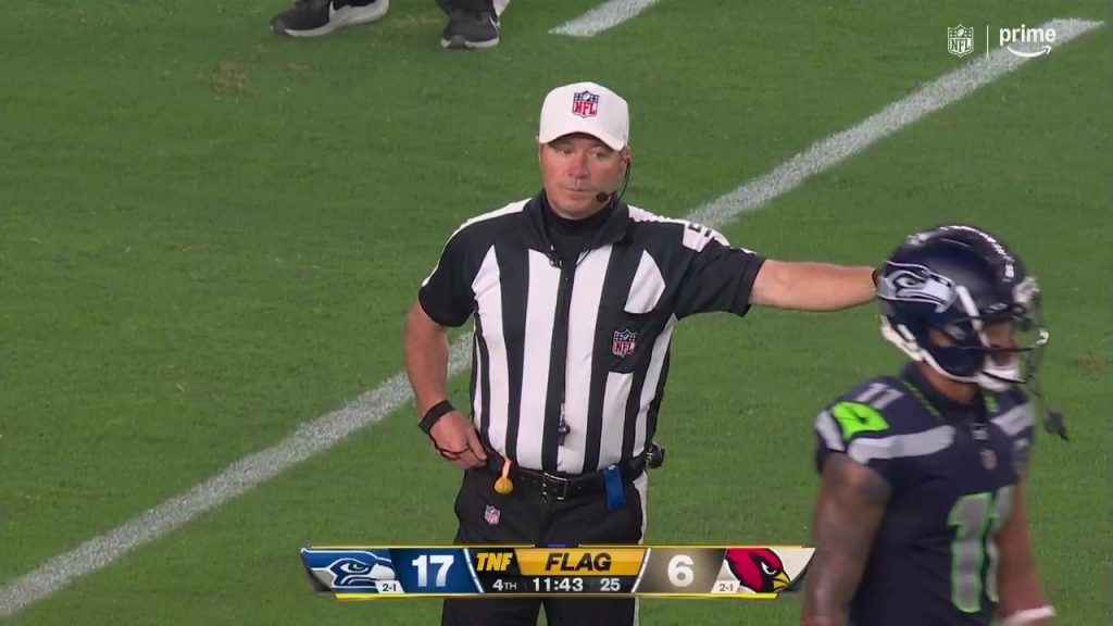 Referee Alex Kemp had great reaction to Jaxon Smith-Njigba’s hot mic disagreement