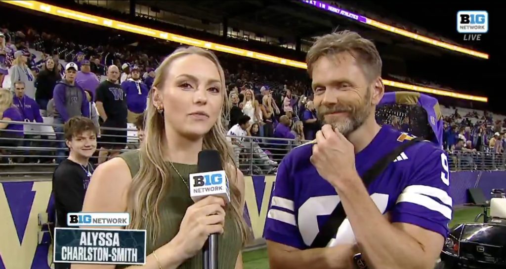 Joel McHale had quite the in-game interview during Washington blowout