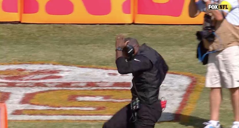 Jets head coach Aaron Glenn dancing