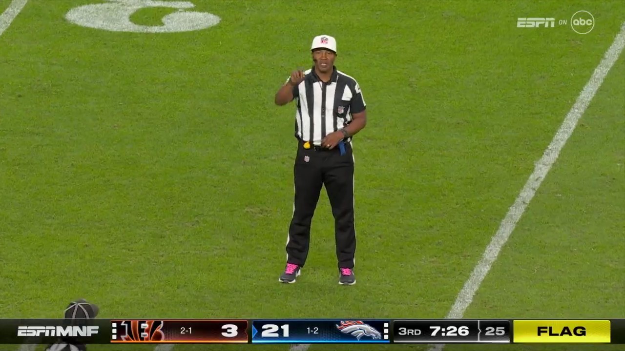 Troy Aikman during penalty-filled MNF game: ‘The product’s just not very good’