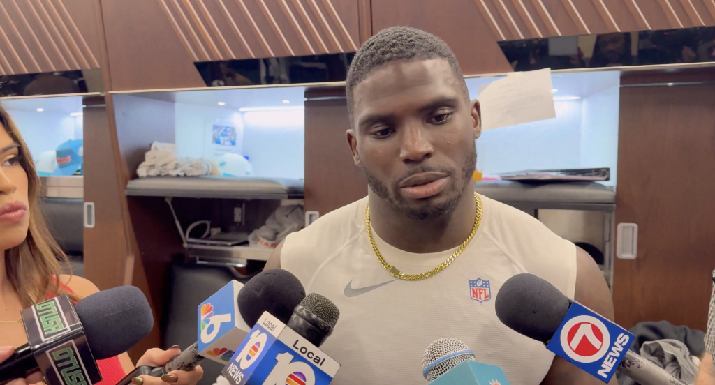 Tyreek Hill takes issue with reporter’s question about Dolphins passing game