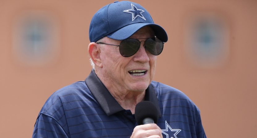 While talking with ESPN New York's Gary Myers, Jerry Jones discussed conversations he had with the Jets about a Micah Parsons trade. Mandatory Credit: Kirby Lee-Imagn Images