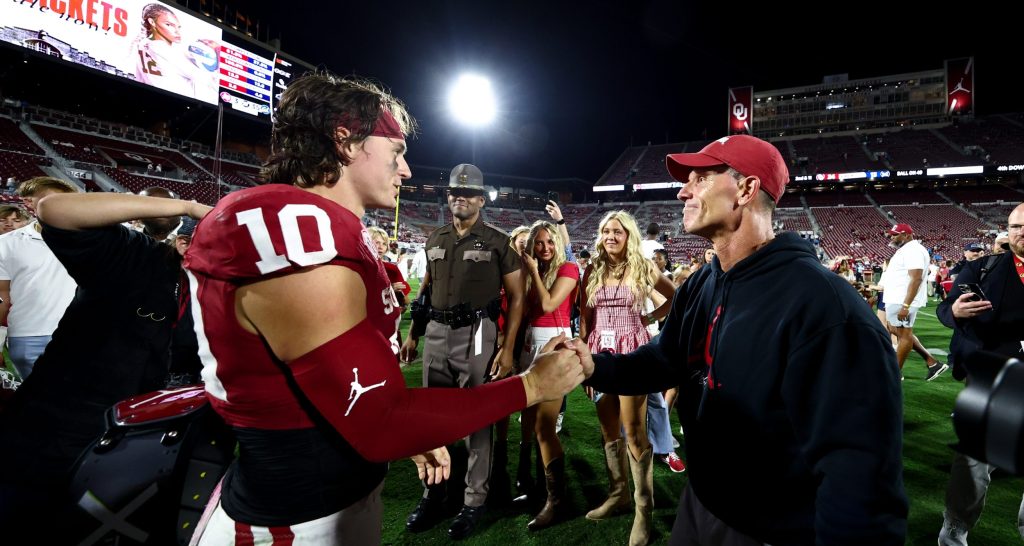 Brent Venables calls student reporters ‘weird’ for covering John Mateer’s airport arrival