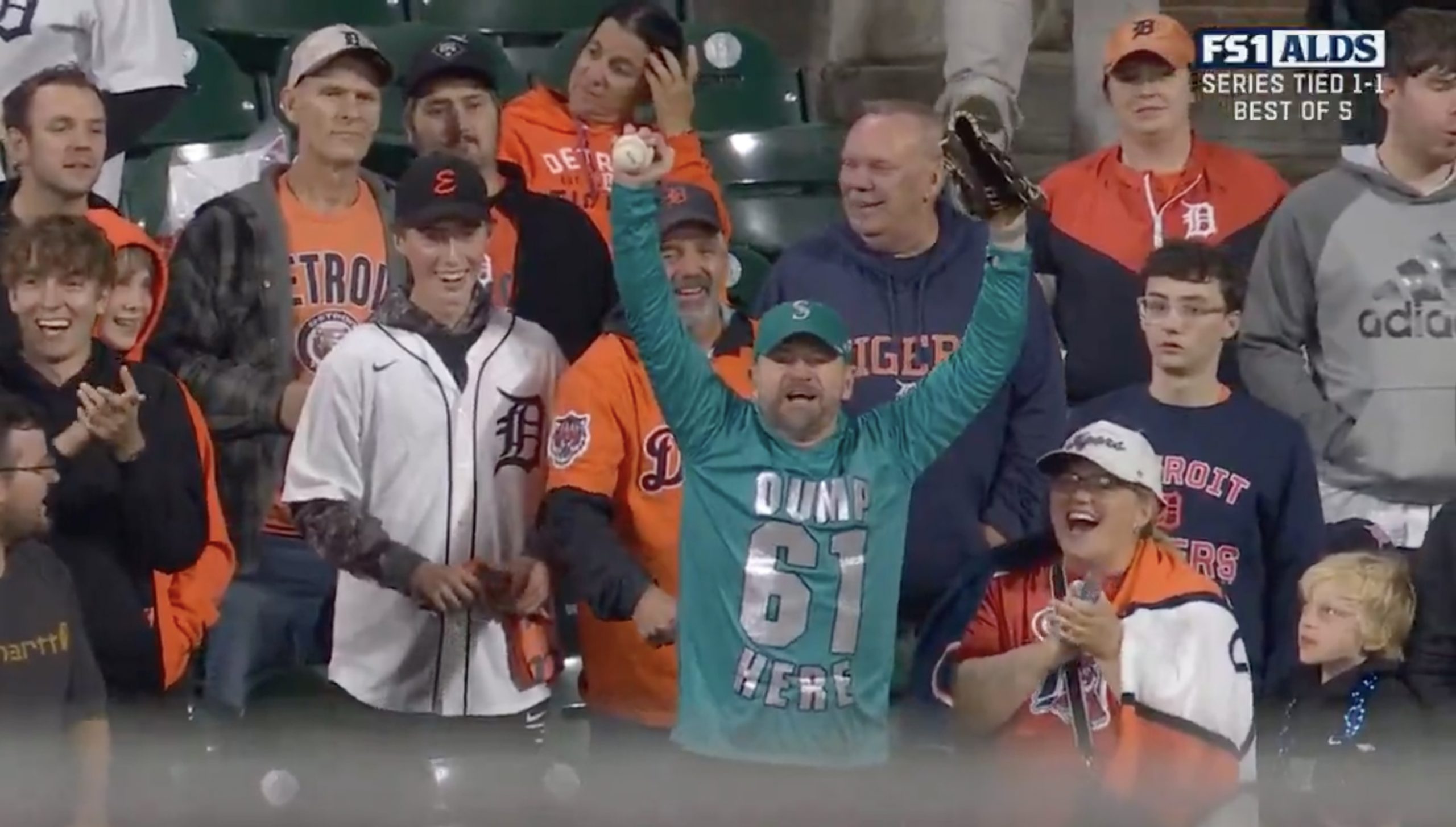 ‘Dump 61 Here’ fan catches Cal Raleigh home run, amazes announcers