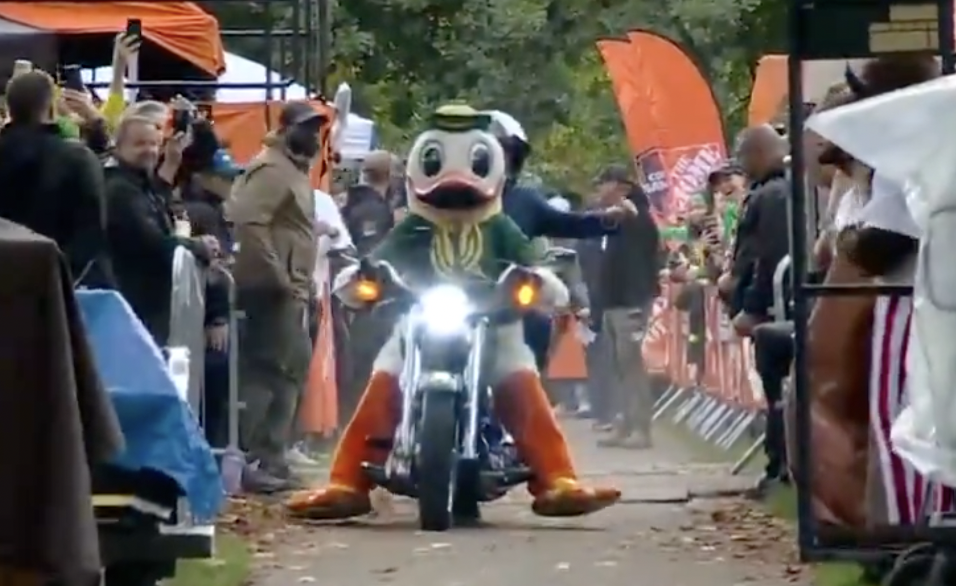 Kirk Herbstreit leaves ‘College GameDay’ early on motorcycle, reports from car and plane