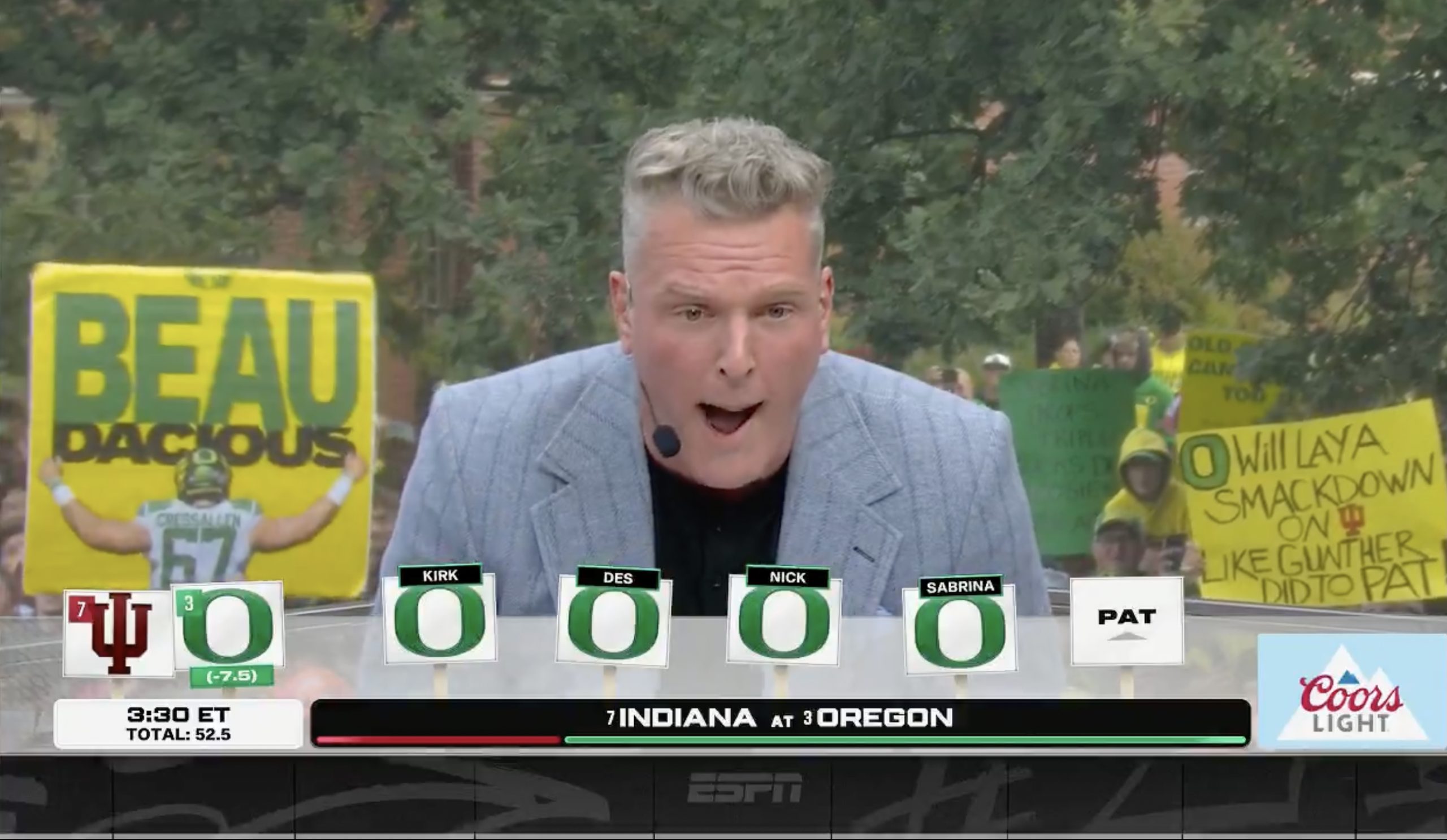 Pat McAfee fakes out Oregon fans to conclude ‘College GameDay’